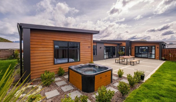 Shotover Spa Escape - Queenstown Holiday Home