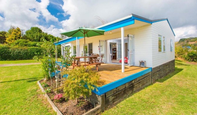 Calypso Cottage with Wifi - Raglan Holiday Home