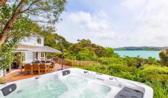 Moonlight Bay Magic - Raglan Holiday Home