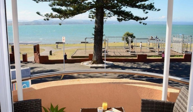 Barrons On The Beach - Napier Holiday Home