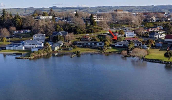 Lakefront Getaway in Rotorua