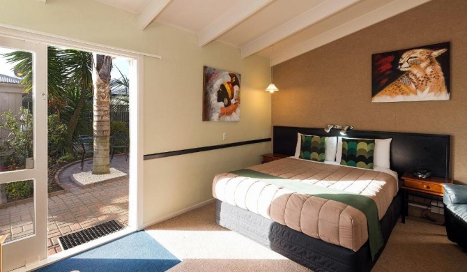 MALFROY Motor Lodge Rotorua - Accommodation and Mineral Pool