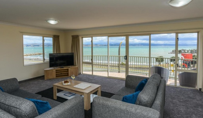 Breakwater Apartment Five - Napier Holiday Home