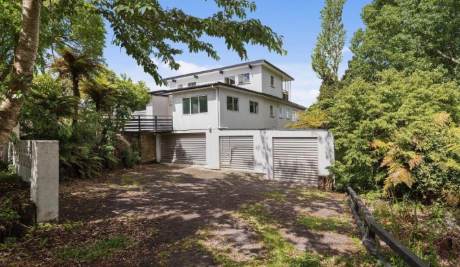 Western Panorama - Rotorua Holiday Home