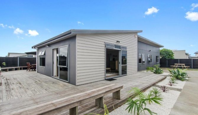 Beauty on Bream Bay - Ruakaka Holiday Home