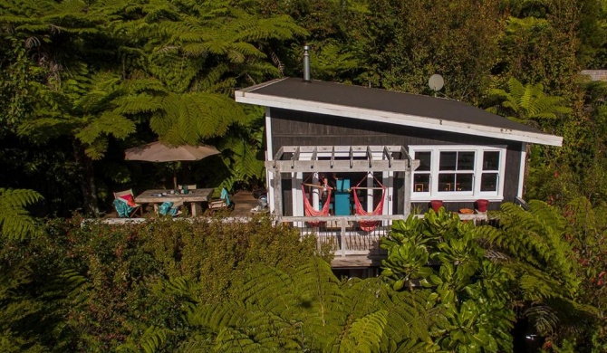 Tairua Treehouse - Tairua Holiday Home