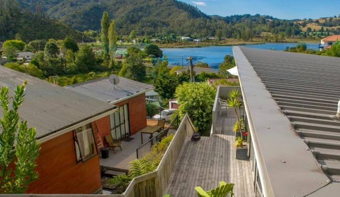 The Happy Tui - Tairua Holiday Home