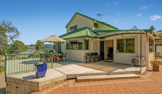 Ultimate Ocean Beach - Tairua Holiday Home