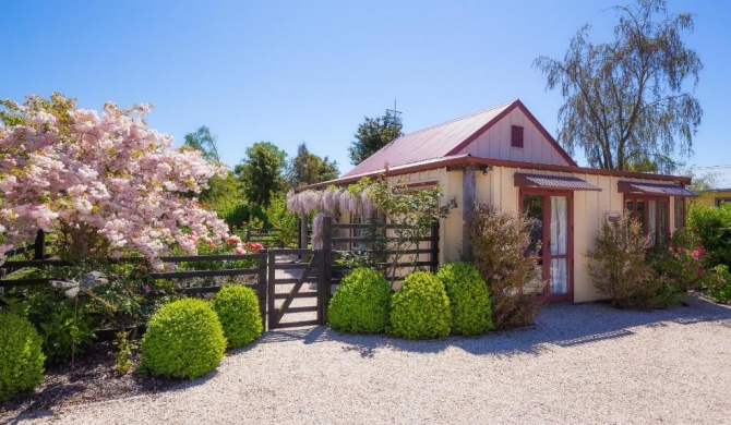 Tasman Village Cottage