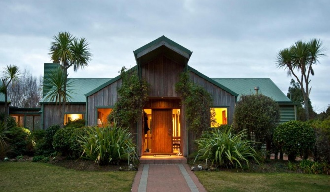 Whakaipo Lodge