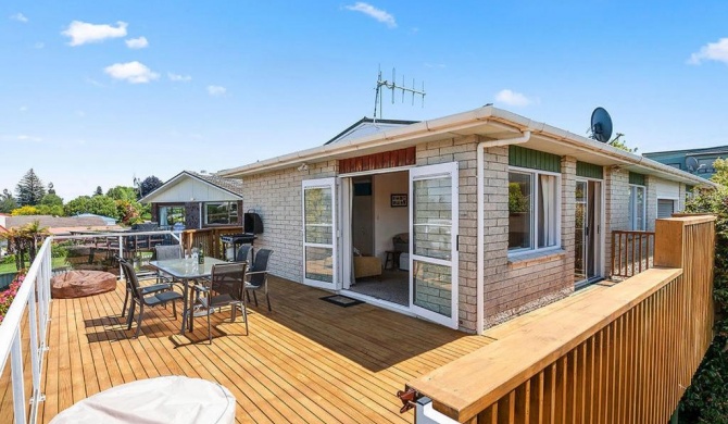 Central Riverside Retreat - Taupo Holiday Home