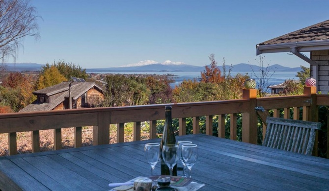 Hilltop Vista - Taupo Holiday Home