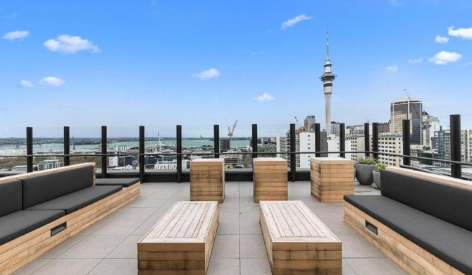 Modern CBD Apartment with Study! Great Location