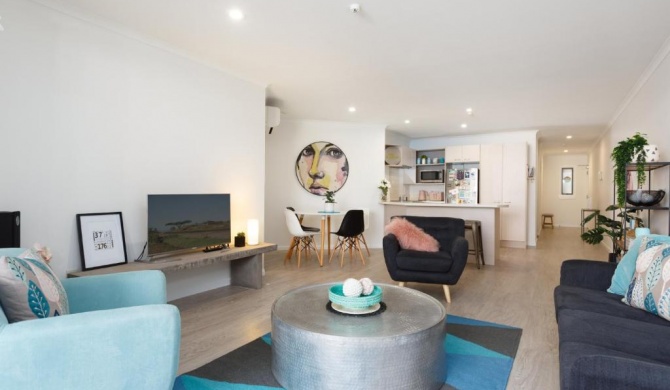 Stylish and Spacious, Downtown Mount Maunganui