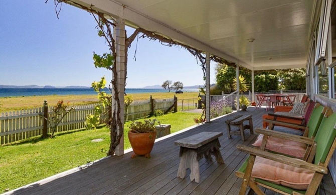 Breachmor - Tauranga Taupo Lakefront Holiday Home