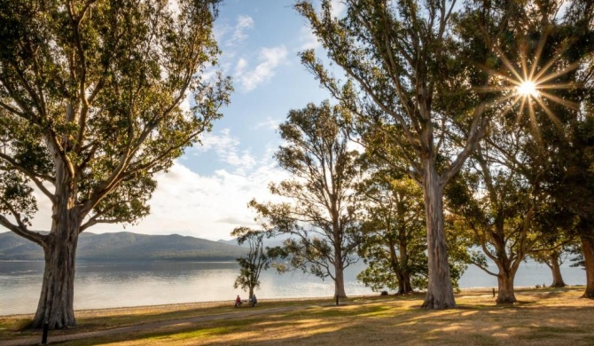 Hop, Skip and Jump to the Lake - Te Anau Holiday House