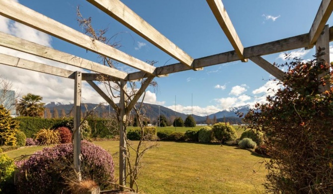 Kepler Retreat - Te Anau Holiday Home