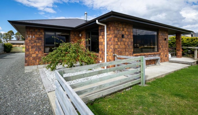 Pae Whenua Retreat - Te Anau Holiday Home