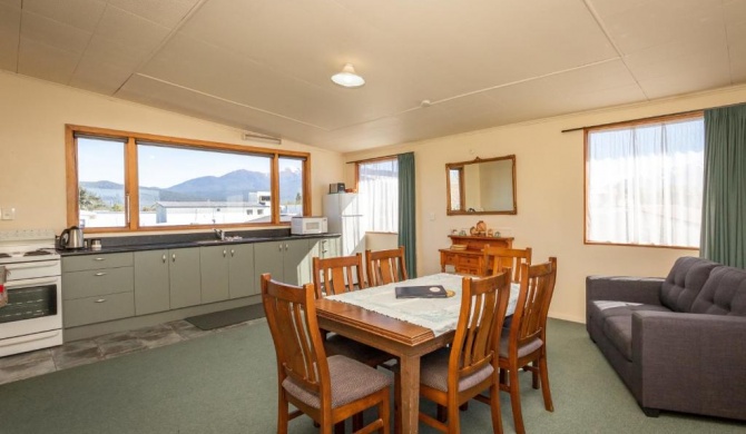 Parklane House - Te Anau Holiday Home