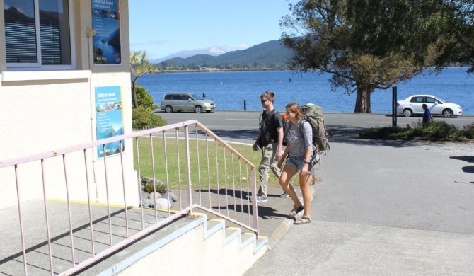 Te Anau Lakefront Backpackers