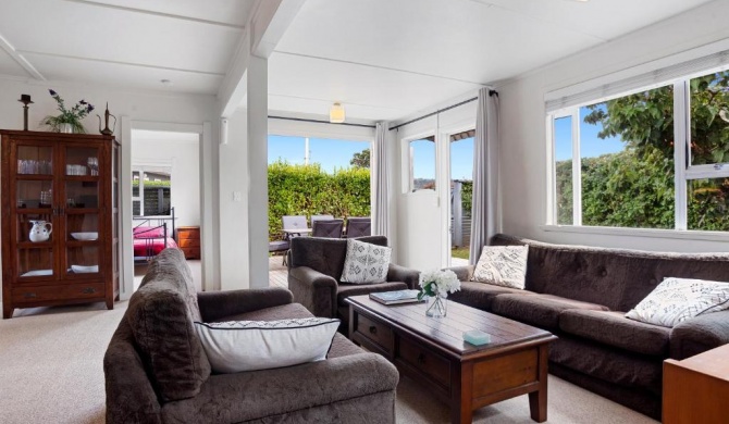 Shell Cottage - Waihi Beach Holiday Home