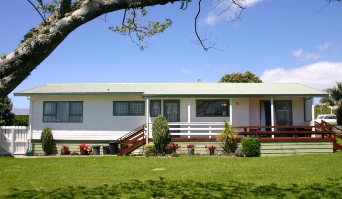 Waihi Getaway - Waihi Beach Holiday Home