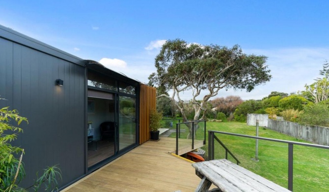 Calapso Cottage - Waikanae Beach Holiday Home