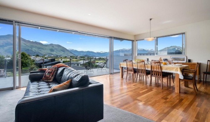 Alpine Attitude - Wanaka Holiday Home