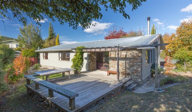 Kowhai Cottage - Wanaka Holiday Home