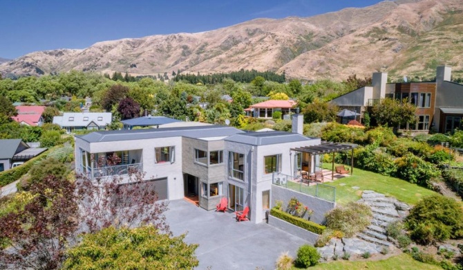 Sargood Splendour - Wanaka Holiday Home