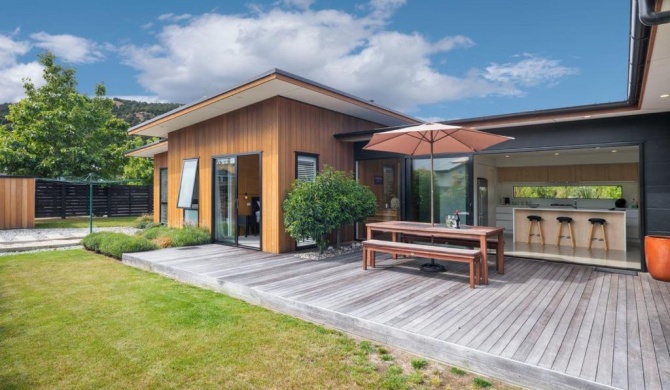 Sierra Oasis - Modern Wanaka Holiday Home