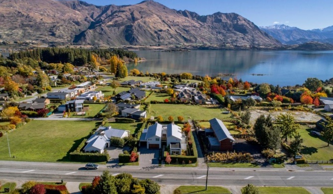 Stylish apartment, Lake Wanaka views