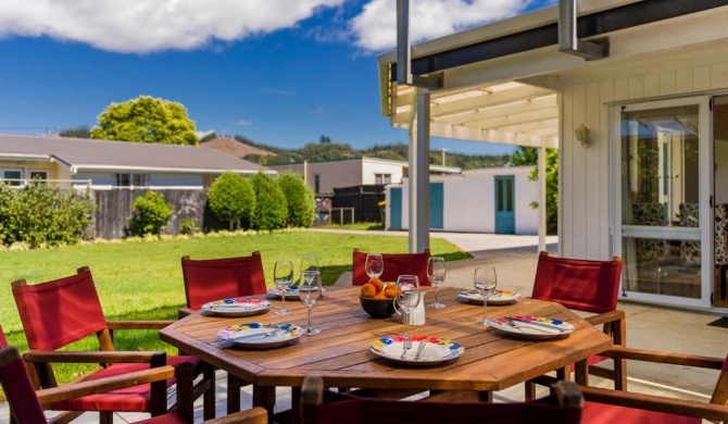 Gone Coastal - Whangamata Holiday House