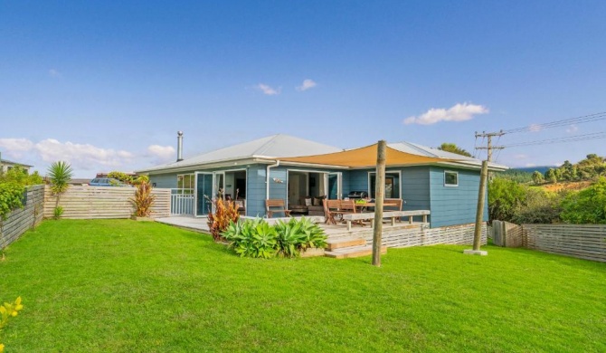 The Blue Rendevous - Whangamata Holiday Home