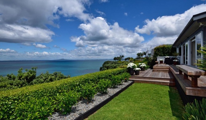 Luxury house with Clifftop Seaview