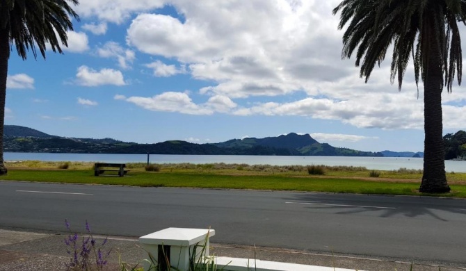 Bach at The Beach - Whitianga Holiday Home