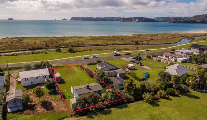 Bijou Buffalo Bliss - Whitianga Holiday Home