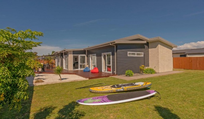 Modern Beach Pad - Whitianga Holiday Home