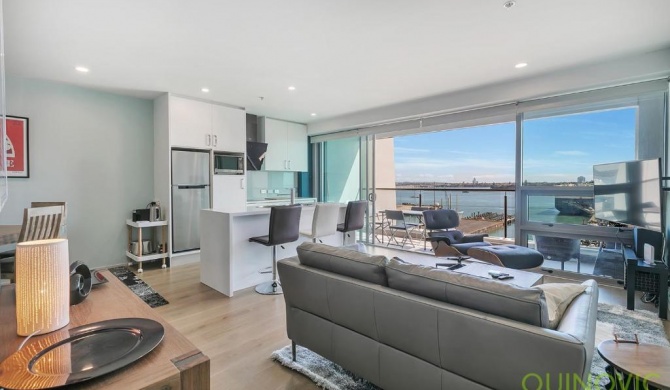 QV Comfortable Waterfront Apartment - 848