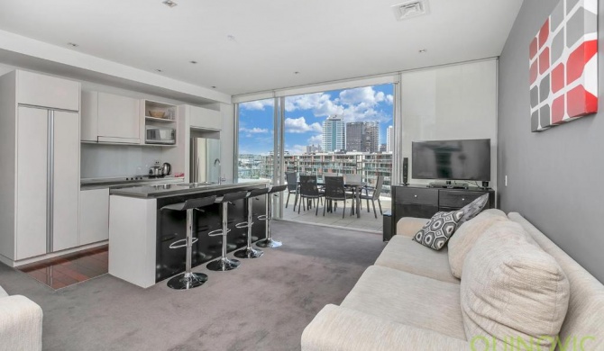 QV Penthouse Waterfront City Apartment (479)