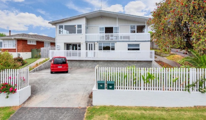 Fabulous Three Bedroom Home In Pakuranga