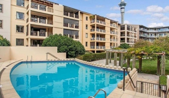 Three Bedroom w/ Free Parking - Auckland Viaduct!