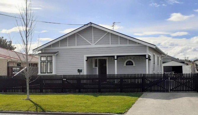 Te Waiharakeke Holiday Home