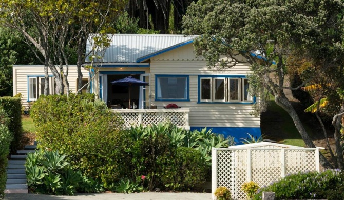 Beach Scene - Cable Bay Holiday Home