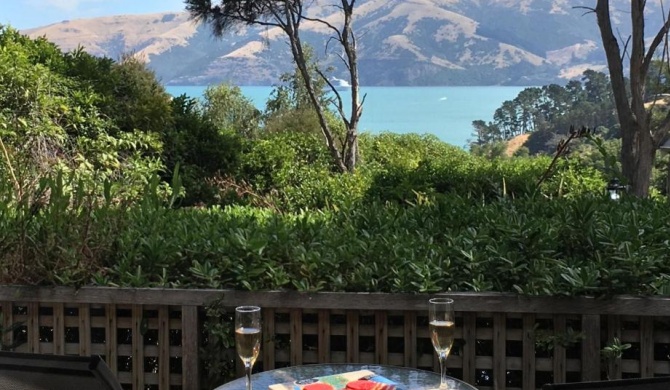 Secluded Getaway - Romantic and Tranquil Akaroa Holiday Home